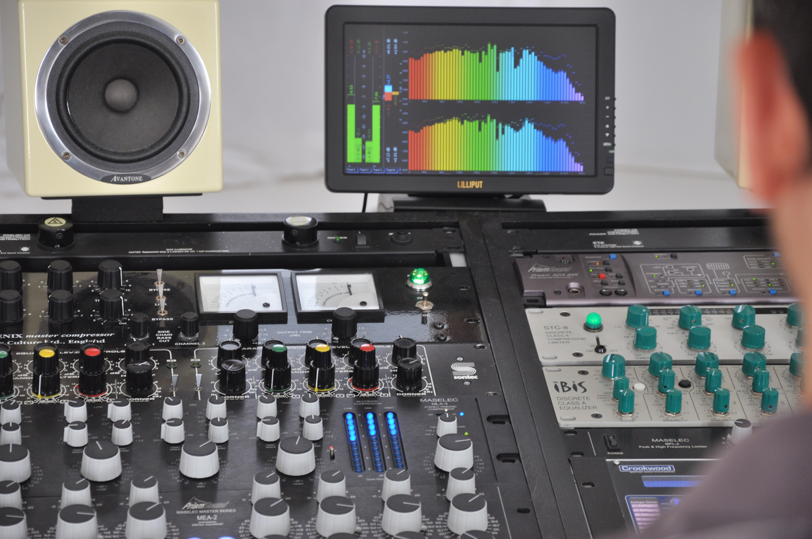 The Airlab Mixing Studio back view